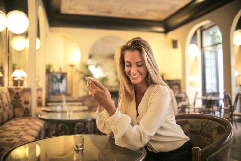 Intimitatea si videochat-ul: cum sa separi viata profesionala de cea privata