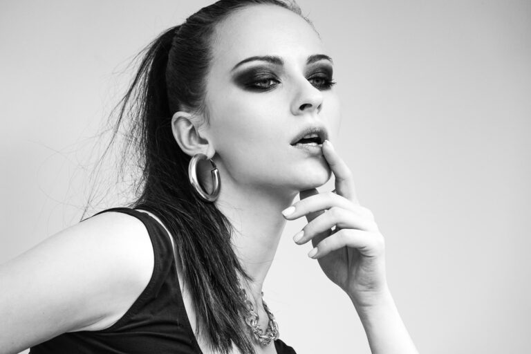 Machiajul de seara – cum se aplica, de ce factori trebuie sa tii cont si ce greseli sa eviti pentru un look atragator
