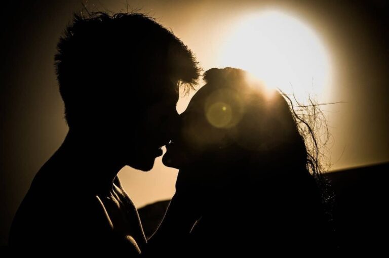 Monotonia in viata sexuala si legatura sa cu lumea videochatului