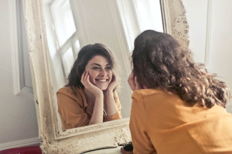 Tipuri de ten: sfaturi utile pentru curatare zilnica! De ce rutina de ingrijire este un must-have pentru orice model de videochat?